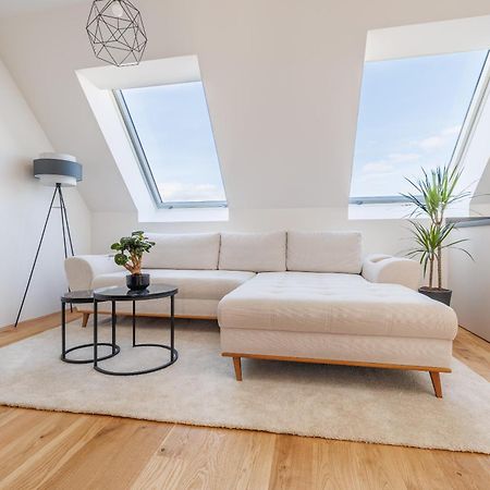 Symphony Apartments 38 - Modern Loft With Terrace And Grill In Central Location Bécs Kültér fotó