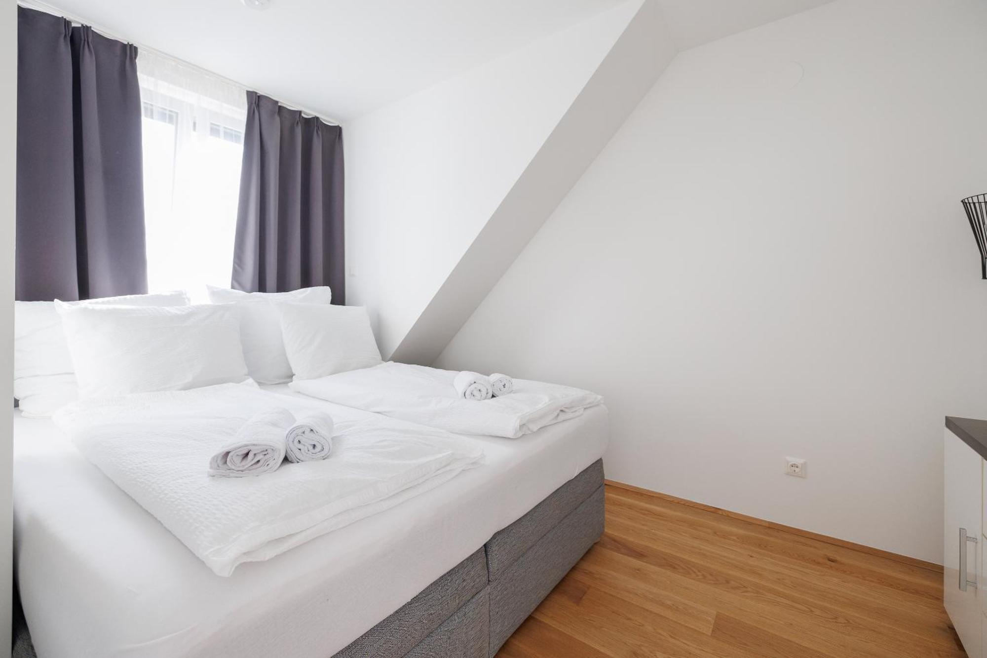 Symphony Apartments 38 - Modern Loft With Terrace And Grill In Central Location Bécs Kültér fotó