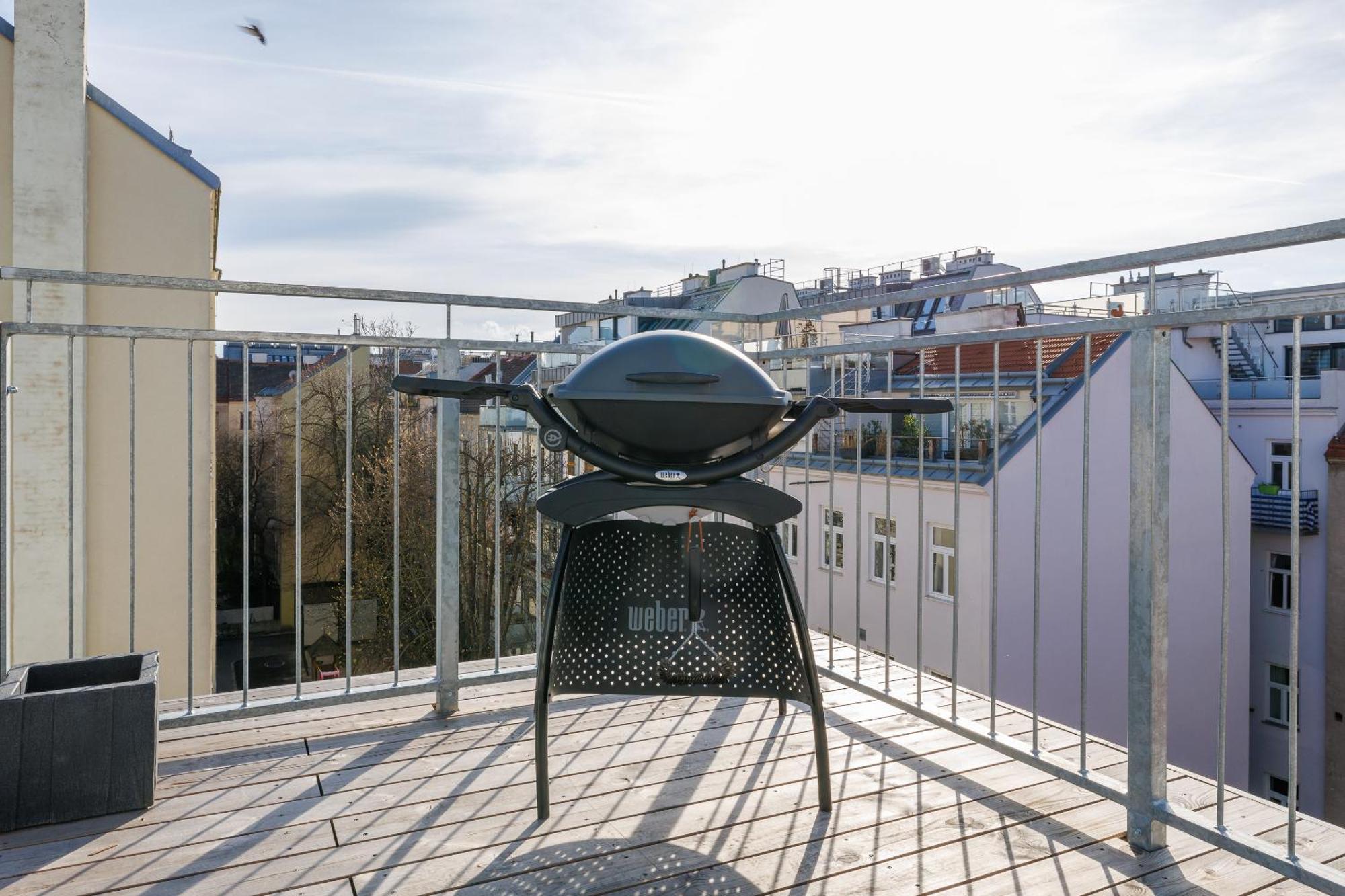 Symphony Apartments 38 - Modern Loft With Terrace And Grill In Central Location Bécs Kültér fotó