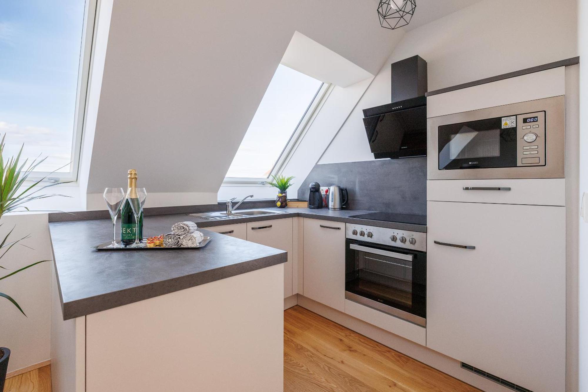 Symphony Apartments 38 - Modern Loft With Terrace And Grill In Central Location Bécs Kültér fotó
