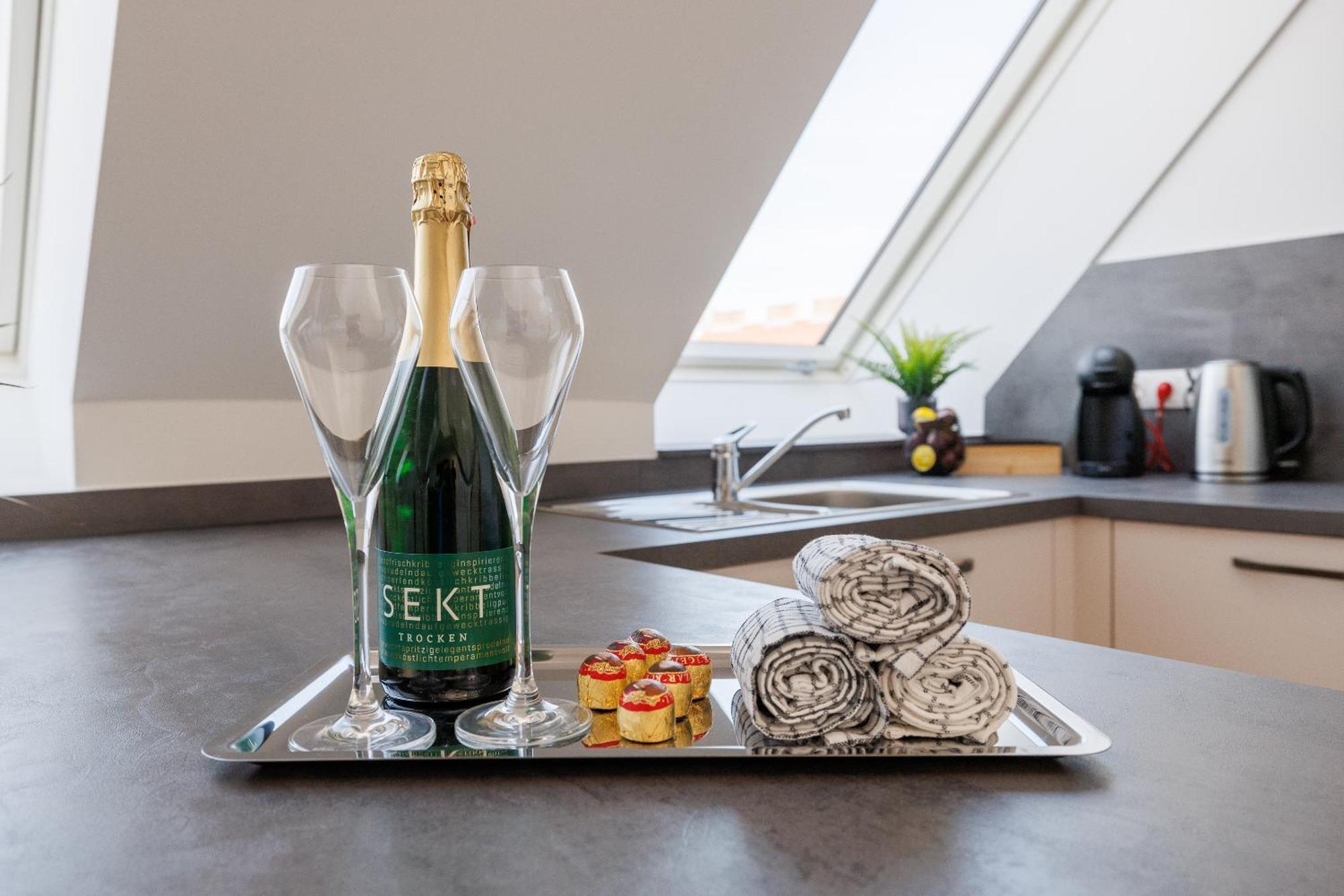 Symphony Apartments 38 - Modern Loft With Terrace And Grill In Central Location Bécs Kültér fotó