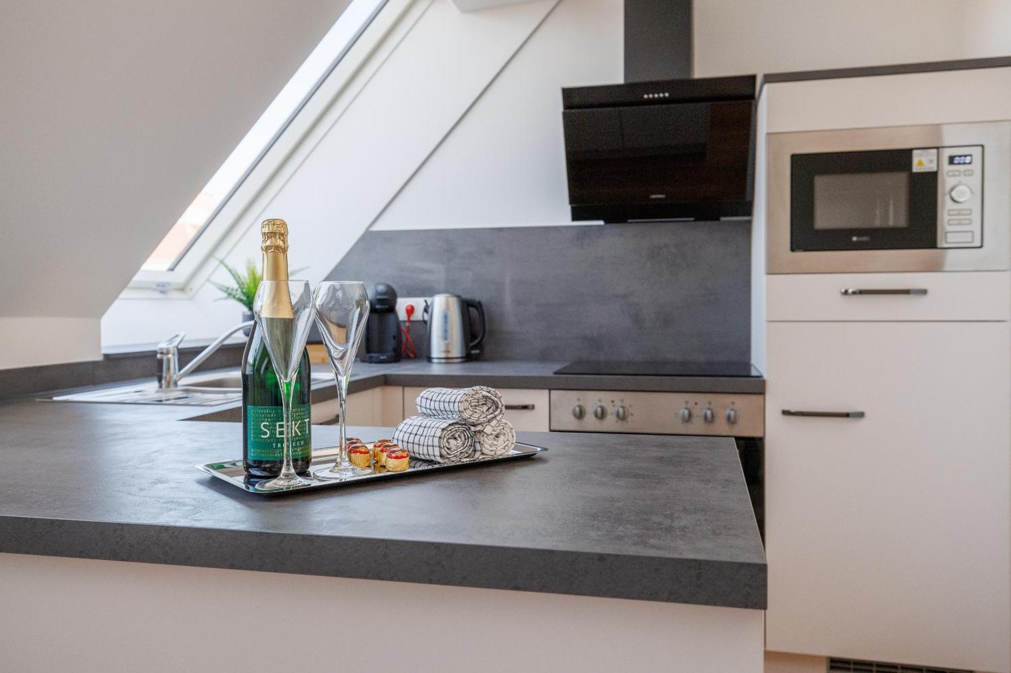 Symphony Apartments 38 - Modern Loft With Terrace And Grill In Central Location Bécs Kültér fotó