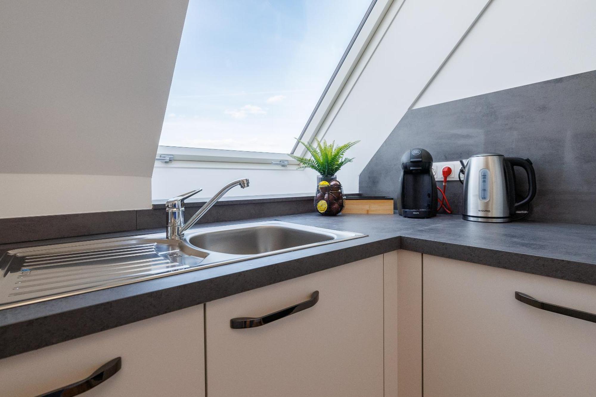 Symphony Apartments 38 - Modern Loft With Terrace And Grill In Central Location Bécs Kültér fotó