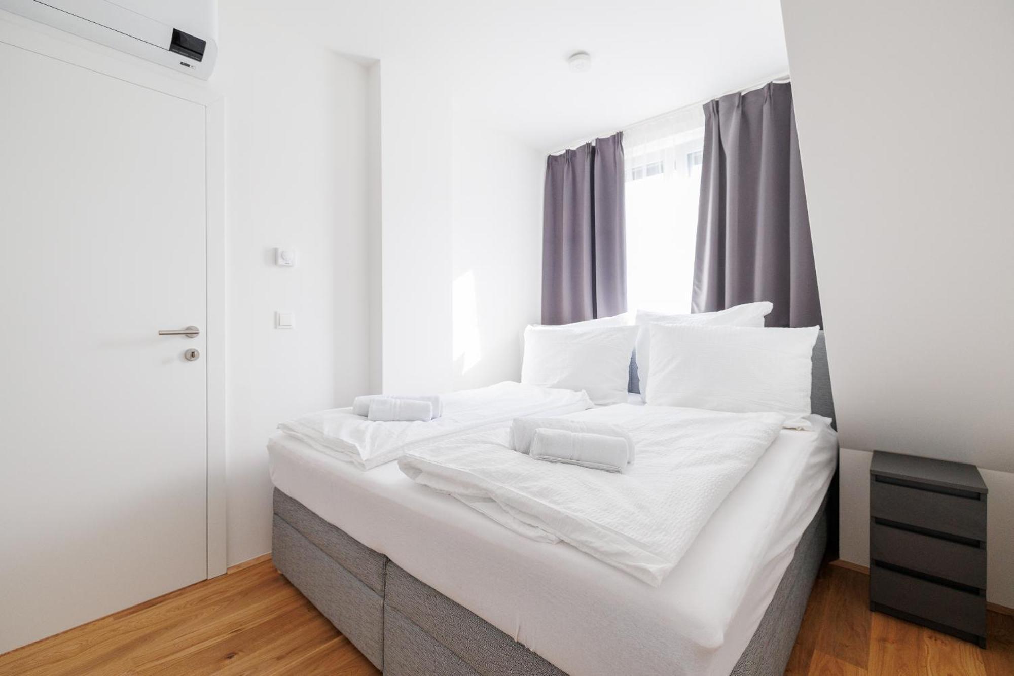 Symphony Apartments 38 - Modern Loft With Terrace And Grill In Central Location Bécs Kültér fotó