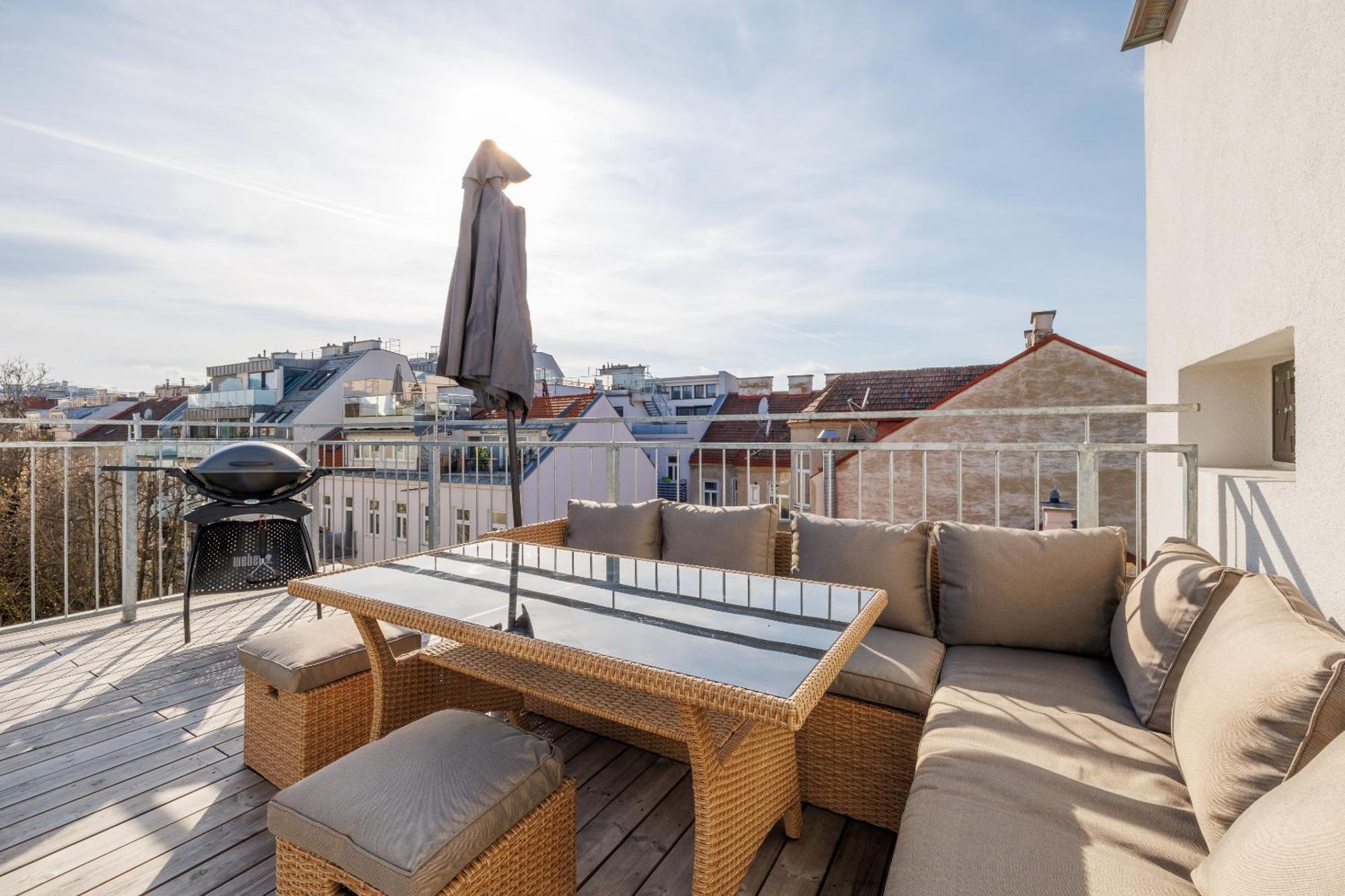 Symphony Apartments 38 - Modern Loft With Terrace And Grill In Central Location Bécs Kültér fotó