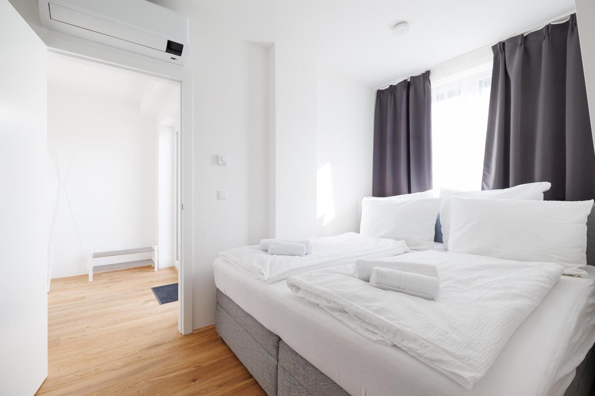 Symphony Apartments 38 - Modern Loft With Terrace And Grill In Central Location Bécs Kültér fotó