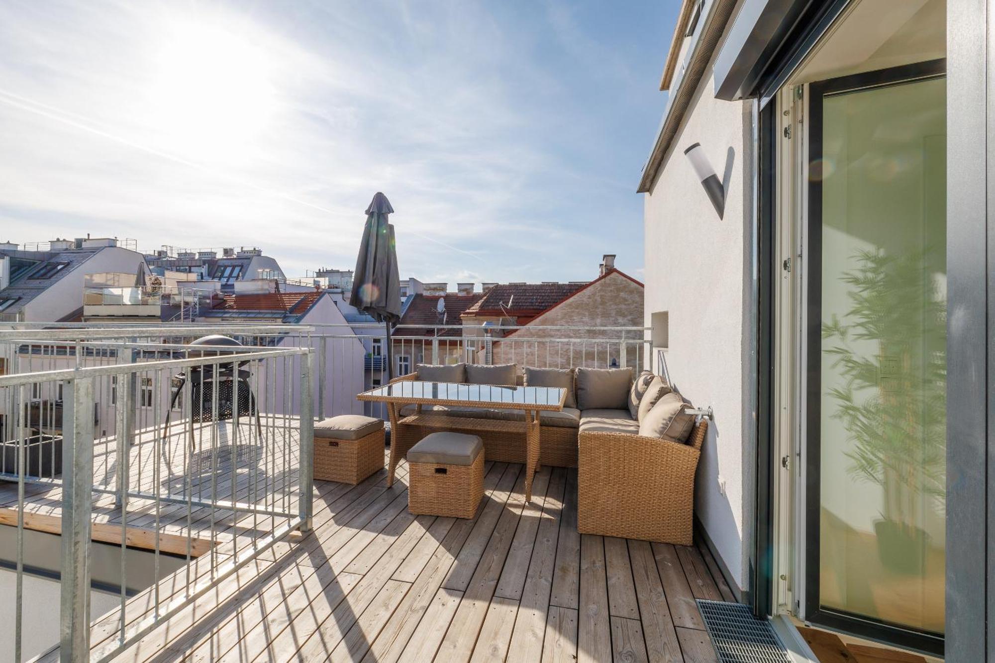Symphony Apartments 38 - Modern Loft With Terrace And Grill In Central Location Bécs Kültér fotó